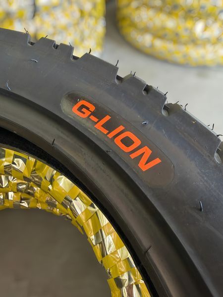120/80-17 Дорожная мото шина G-Lion, желто-синяя полоса, средняя жесткость DOROJ2 фото